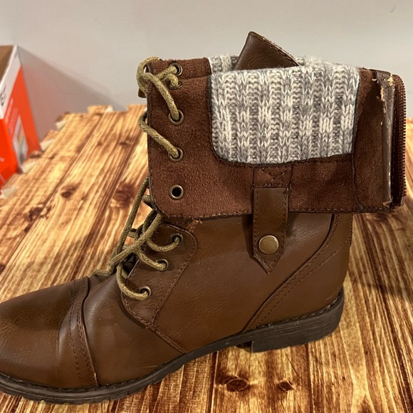 brown combat boots - Picture 2 of 2